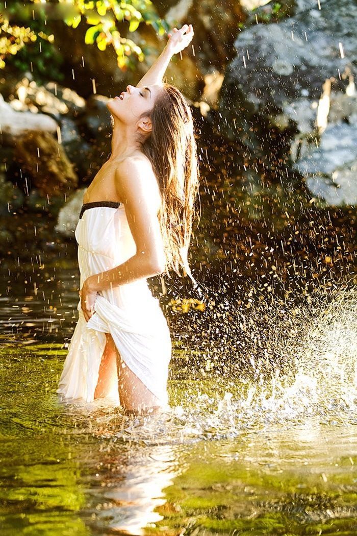 Marie Avgeropoulos in Cebu