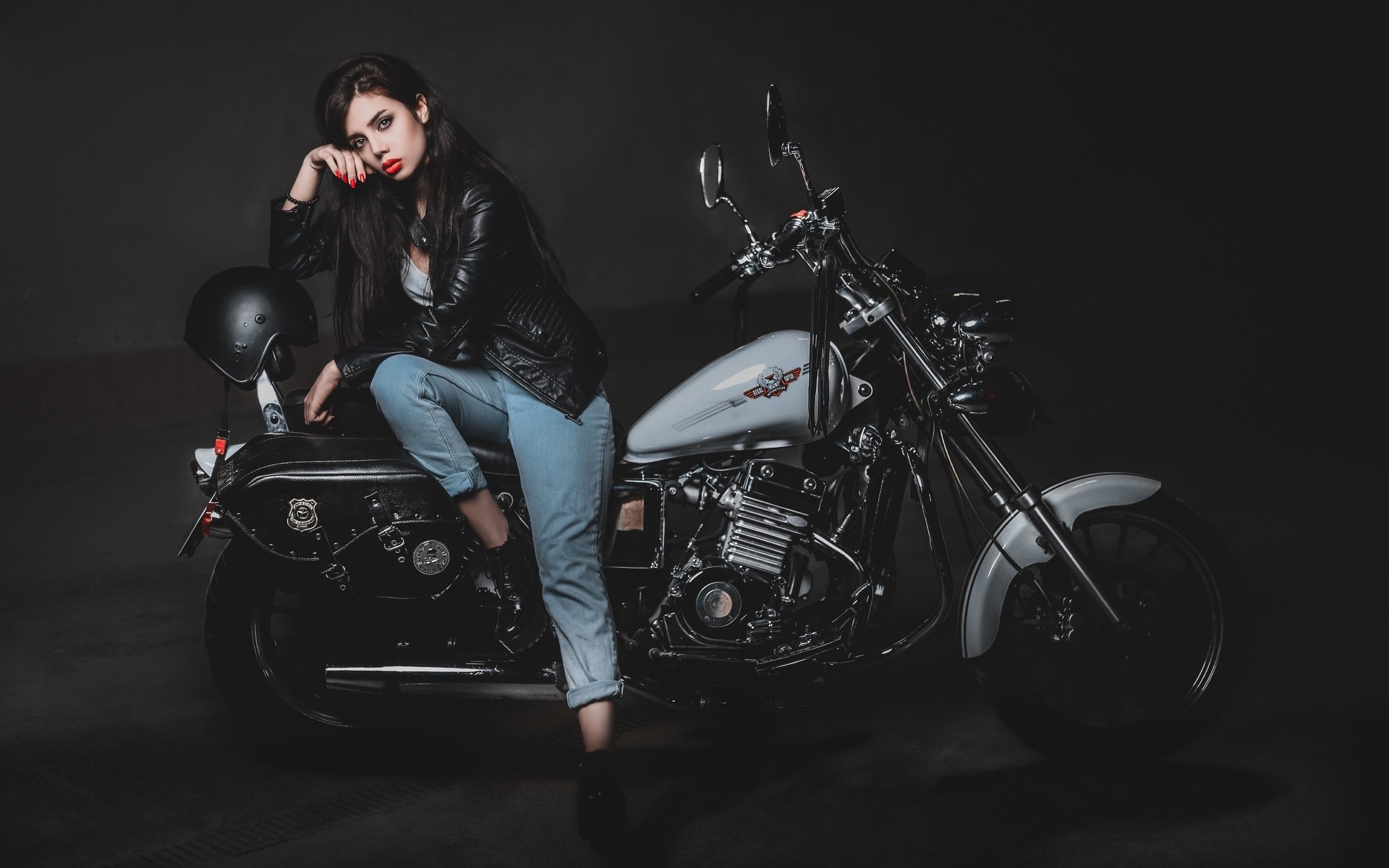 Biker girls: style and drive brings the glow — live moments in Cebu